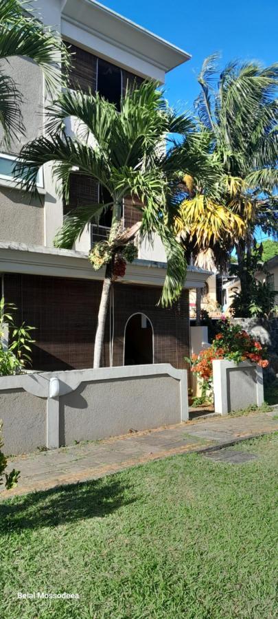 Lovely 4 Bed Townhouse With Common Swimming Pool Grand Baie Exterior foto